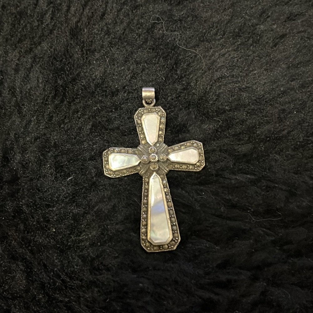 Mother of Pearl & 925 Stamped Sterling Silver Cross - Picture 11 of 17